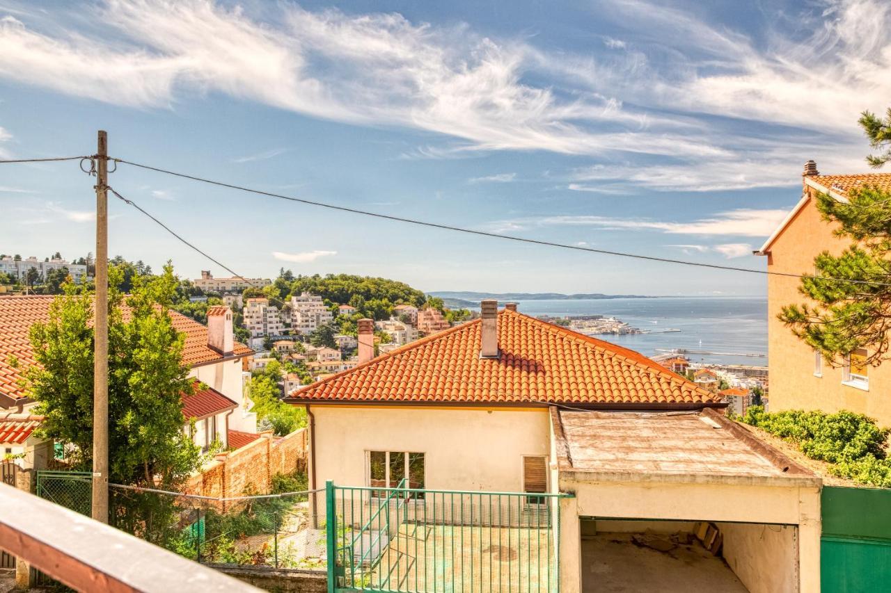 Апартаменты Uptown Cosy Flat With Sea View *